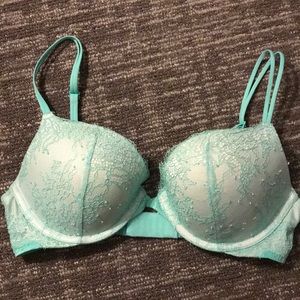 “Very sexy” push-up bra